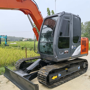 Excavatrice Hitachi ZX70 d'occasion, excellent état, prix bas, modèle 2022, poids opérationnel 7500 kg, godet 0,34 m, roulement d'engrenage - Product Image 1