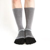 Chaussettes de football de course à pied de compression à cinq doigts pour hommes avec séparation personnalisée et antidérapante