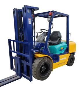 <span class=keywords><strong>Komatsu</strong></span> รถยกดีเซลขนาดเล็กมือสอง3ton 4.5เมตรพร้อม3เสารถขับเคลื่อนสี่ล้อ <span class=keywords><strong>Komatsu</strong></span> รถยกที่ใช้ในภูมิประเทศทั้งหมด - Product Image 1