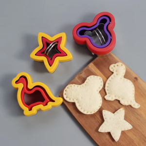 Ensemble de moules pour enfants en forme de dinosaure pour la cuisine et la cuisson de biscuits. - Product Image 4