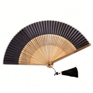 Éventail pliant en soie personnalisable avec nom des mariés, date et style floral pour mariages, fêtes et souvenirs - Product Image 1