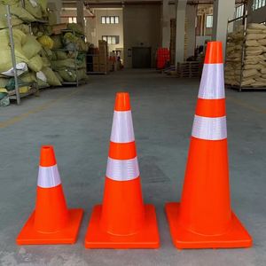 Construction de sécurité rouge de cône de trafic en PVC réfléchissant de haute qualité 360*360mm 2.3kg pour l'avertissement de trafic - Product Image 4