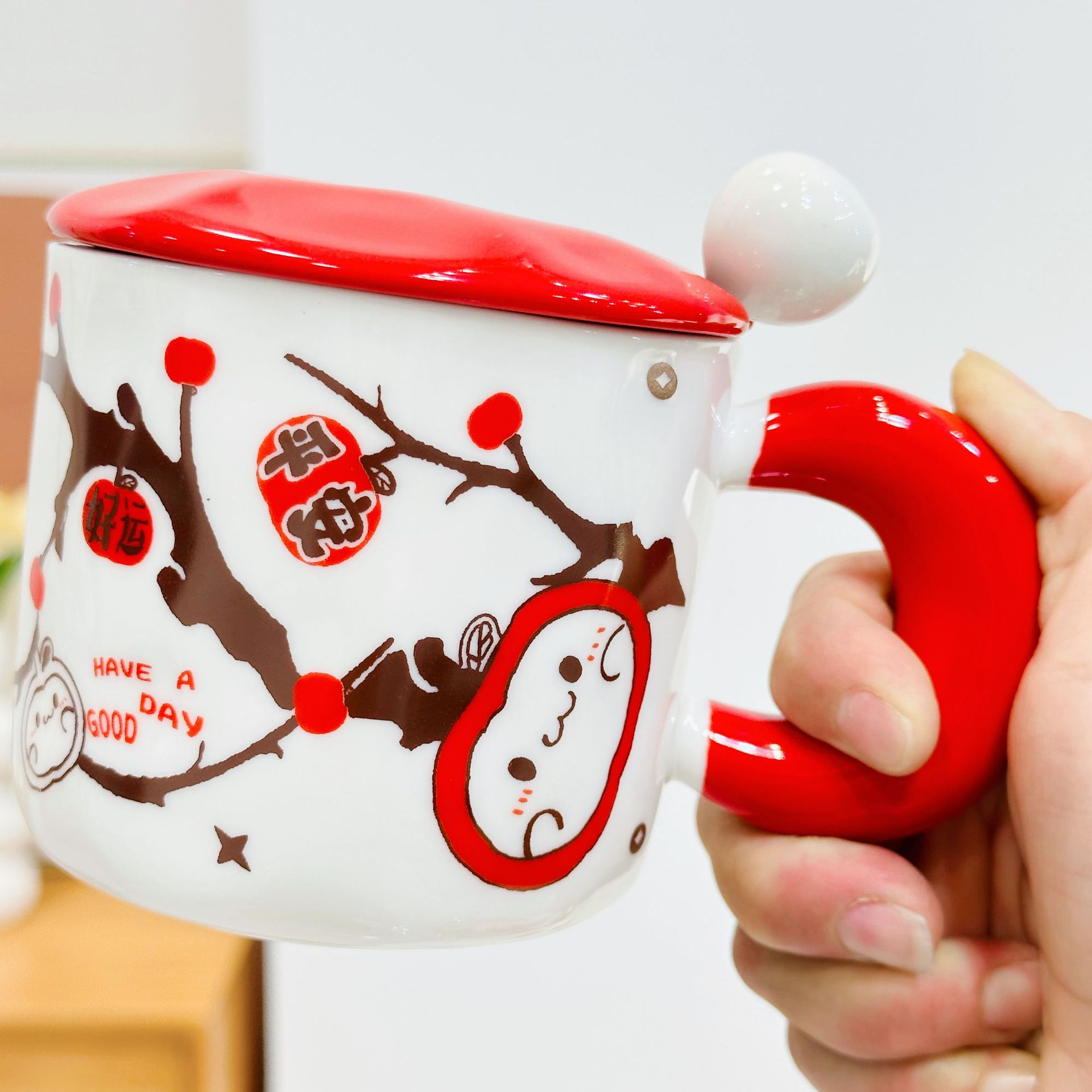 Ping une petite tasse en céramique de pomme avec couvercle et cuillère
