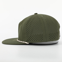 Casquette à 5 panneaux non structurée, personnalisable avec logo, avec trous découpés au laser, classique, perforée, en nylon à séchage rapide, avec cordon