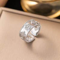 Nouvel Arrivage Bijoux Plaqué Or de Créateur Marques Célèbres Luxe Parure Collier Bagues Trèfle à Quatre Feuilles pour Femme