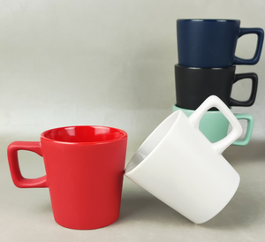 Taza de Cerámica Estilo Minimalista, Taza de Café de Color Sólido con Asa Cuadrada Única para Hogares Estéticos - Product Image 3