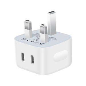 Le chargeur transfrontalier populaire PD 20W est compatible avec les chargeurs Samsung et Apple 15, offrant une puissance de 20W et un double port USB-C standard britannique. - Product Image 2