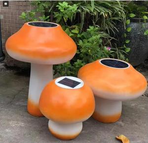 Lampe en forme de champignon luminescent simulé personnalisée, en plastique et résine durables, alimentée par énergie solaire, décorative pour l'extérieur, pour Noël - Product Image 5