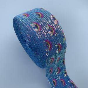 Múltiples Opciones de Color con un Patrón de Lentejuelas Arcoíris para Decoraciones de Fiesta o como Pinzas para el Cabello, o para Tejido de Telas - Product Image 3