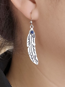 Orecchini Pendenti con Piume Intagliate in Stile Etnico Vintage Bohemien, Accessori Moda per Donne - Product Image 2