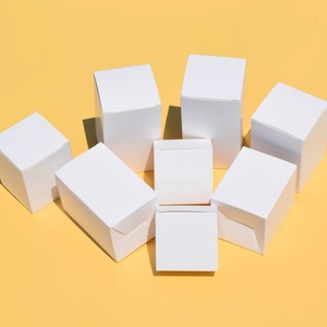 Boîte en <span class=keywords><strong>carton</strong></span> blanche de taille personnalisée OEM <span class=keywords><strong>Fabricant</strong></span> <span class=keywords><strong>d</strong></span>'emballages en <span class=keywords><strong>carton</strong></span> SBS <span class=keywords><strong>d</strong></span>écoupé à l'emporte-pièce - Product Image 1