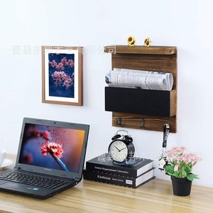 Estante de almacenamiento de madera para montar en la pared con pizarra y ganchos para llaves, para correo y organización de oficina, uso en dormitorio y sala de estar - Product Image 1