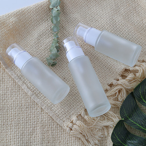 Flacon pulvérisateur en verre givré, cylindrique, pour cosmétiques, avec tête de pompe pour toner 001 - Product Image 4