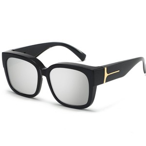 Nuevas Gafas de Sol Unisex de Estilo Europeo Americano con Montura Completa y Lentes Polarizadas para Conducir, Protección UV y Reducción de Reflejos - Product Image 5
