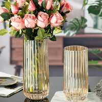 Vases décoratifs en verre créatifs modernes Vases en verre à rayures verticales pour décoration de bureau de salon