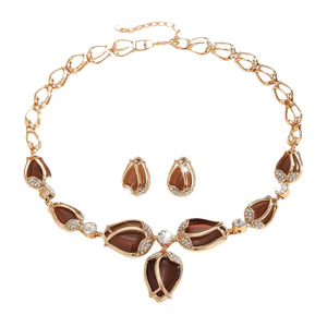 European and American Light Luxury Vintage Necklace Earrings Set Women's Golden Diamond Crystal Leaf Pendant Fashion Bridal - Product Image 5