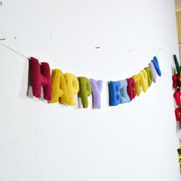 Guirlande de lettres en feutre au design moderne Joyeux Anniversaire, réutilisable, en laine douce, couleur/taille personnalisable, motif paysager, décoration murale suspendue
