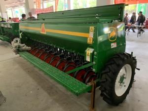 Sembradora de trigo de varias filas Máquina sembradora agrícola montada en tractor <span class=keywords><strong>para</strong></span> trigo, cebada, <span class=keywords><strong>avena</strong></span> y cultivos de granos - Product Image 3