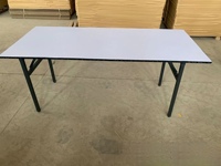 Mobilier de bureau pliable au design moderne fabriqué en usine Table de conférence pliante à bas prix pour l'école et le bureau à domicile Table en bois