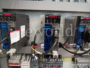 2024 tiên tiến hoàn toàn tự động Hàn <span class=keywords><strong>PVC</strong></span> và góc máy làm sạch cho <span class=keywords><strong>PVC</strong></span> cửa sổ và cửa ra vào dây chuyền sản xuất - Product Image 2