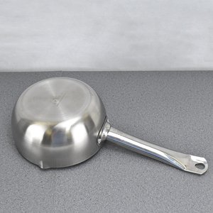 Olla/Casserole en fonte japonaise éco-responsable Yukihira innovante pour faire bouillir le lait, compatible induction - Product Image 4