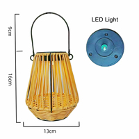 Lanterne solaire suspendue en rotin tissé à la main lumière de jardin portable décorative pour l'éclairage d'ambiance de cour de patio extérieur