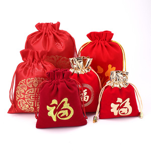 กระเป๋ากำมะหยี่ปักลาย QIAN LI ขนาด 12x15 ซม. สีแดงนำโชค สำหรับเก็บเครื่องประดับและของสะสม - Product Image 1