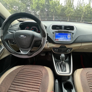 <span class=keywords><strong>Ford</strong></span> <span class=keywords><strong>Escort</strong></span> <span class=keywords><strong>Berlina</strong></span> con Cambio Automatico, Motore Turbo, Interni in Pelle, Cerchi R16, Trazione Anteriore, Guida a Sinistra - Product Image 5