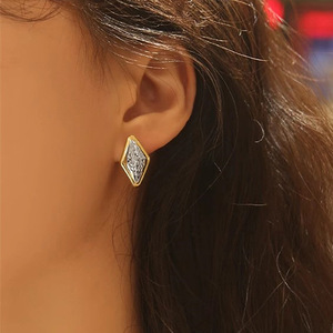 Orecchini a Cerchio Geometrici Bicolore per Donne, Design a Rombo, Gioielli Eleganti e di Tendenza - Product Image 2