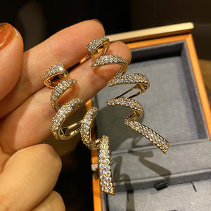 Aimibeaga Pinces à cheveux 12 cm en strass élégantes pour femmes, usage quotidien, couleur or blanc, emballage carton de haute qualité - Product Image 5