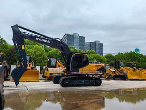 รถขุดฮุนได 220LC มือสองพร้อมใช้งาน มีชั่วโมงการทำงานน้อย ใช้งานได้หลากหลาย เหมาะสำหรับพื้นที่แคบ - Product Image 1