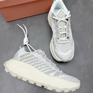 Nouvelles Chaussures de Sport pour Femmes 2025 – Respirantes, à Lacets, Luxe Personnalisé, Vente en Gros MIU, Chaussures de Course Décontractées à Semelle Épaisse - Product Image 4
