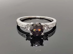 Plata italiana 925 gris inspirado enrejado de tres piedras con acento lateral Anillos de Compromiso de boda clásicos personalizados para mujeres - Product Image 2