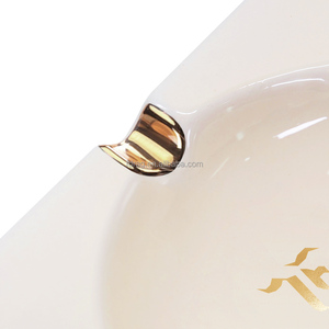 Diseño de logotipo personalizado Forma cuadrada Lámina de oro de lujo Cuatro ranuras Porcelana blanca Cerámica Cigarro Cenicero - Product Image 3