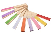 Éventail pliant en papier brut de bambou naturel fait à la main, style romantique, cadeau publicitaire promotionnel FAREA, pour mariages et cérémonies.