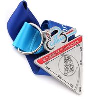 Médaille de finisseur triangulaire personnalisée, médaille en métal sur mesure avec breloque supplémentaire pour les événements de course de longue distance