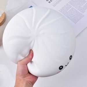 Produit phare : Jouet géant Squishy Dumpling en forme de boulette de vapeur, à remontée lente, en PU, anti-stress et sensoriel - Product Image 5