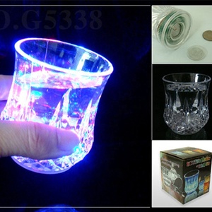Gobelets lumineux à LED activés par l'eau, gobelets en forme d'ananas, accessoires pour bar, karaoké, cheerleading - Product Image 5