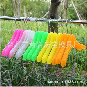 Ensemble de cintres en plastique épaissis antidérapants à crochet, moulés par injection, pour magasin de vêtements - Product Image 1