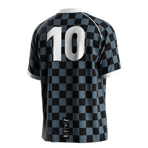 Maillot de football à séchage rapide avec col polo en V, empiècements en maille respirante et graphismes personnalisés pour le port sur le terrain - Product Image 3
