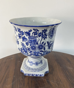 Vase Oriental en Porcelaine avec Décoration de Feuille de Fleur Bleu Cobalt Style Art Déco pour Chambre à Coucher Design Simple en Céramique - Product Image 5