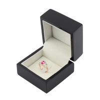 Boîte à bijoux rectangulaire en bois doré brillant avec doublure en velours, fabriquée par des artisans amish, couleurs personnalisables, logo personnalisé, boîte cadeau moderne