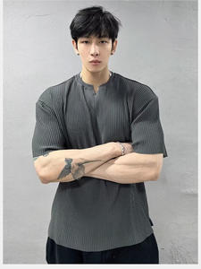 T-shirt d'été décontracté 'Ice Silk' en jersey pour homme <span class=keywords><strong>plissé</strong></span>, conçu pour le fitness, col en V, manches courtes, <span class=keywords><strong>bas</strong></span> ample, respirant et compressé - Product Image 2