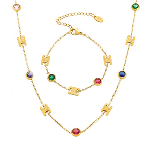 Set di Gioielli Classico e Trendy in Acciaio al Titanio con Zirconi Colorati, Collana e Bracciale con Lettere, Placcato Oro in Acciaio Inossidabile con Diamanti - Product Image 1