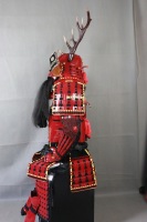 Tam Set Demir Samuray Yoroi Zırhı Oymalı 3D Altın Desenli Miğfer Göğüs Plakası Büyük Geyik Boynuzu Maedate Kabuto Giyilebilir Japon
