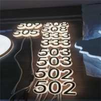 Plaque de porte personnalisée moderne en acrylique 3D résistante à l'eau pour l'identification des hôtels, appartements, villas, salles de bain et écoles