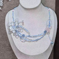 Märchenhafte chinesische Blumenperlenkette mit Harz-Lilien-Anhänger, rosa-grüner Kristallmuschel-Perlenkette, Hanfu Hochzeitsschmuck für Damen