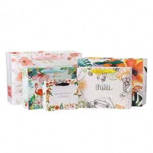 Sac en papier écologique personnalisé imprimé en 4 couleurs avec motif floral pour vêtements et chaussures avec fonction de laminage - Product Image 2