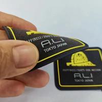 Patchs 3D en silicone Étiquettes en caoutchouc pour vêtements Designer Fer à repasser sur transfert de chaleur PU Étiquette de vêtement personnalisée