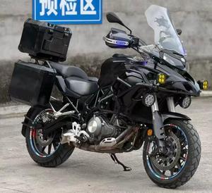 Motocicleta de Aventura TRK502 de 500cc, Bicilíndrica, Refrigerada por Agua, para Todoterreno y Calle - Product Image 3